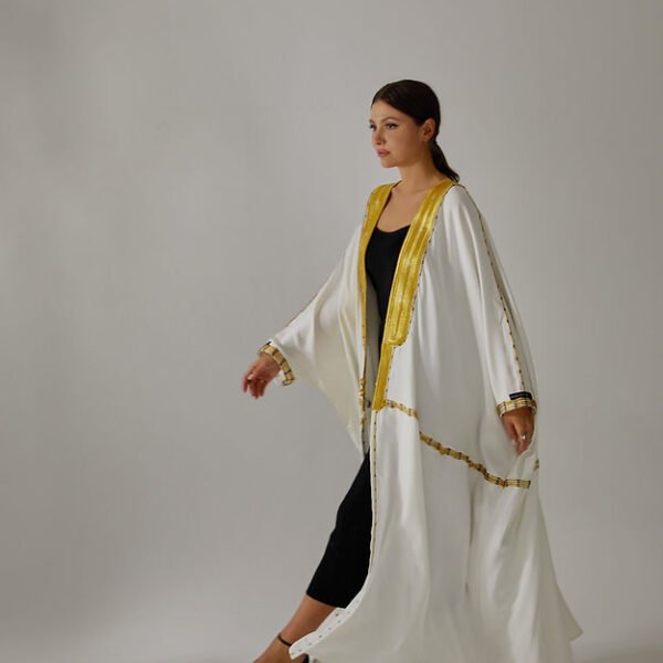 White Bisht